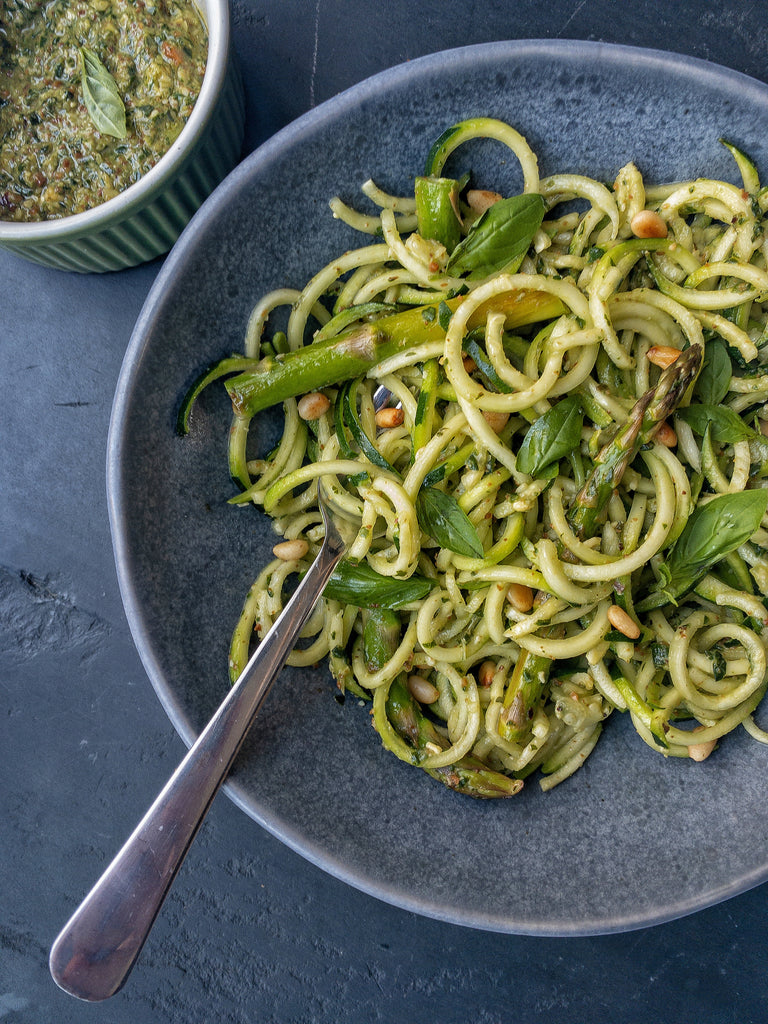Roasted Almond Pesto Courgetti With Asparagus